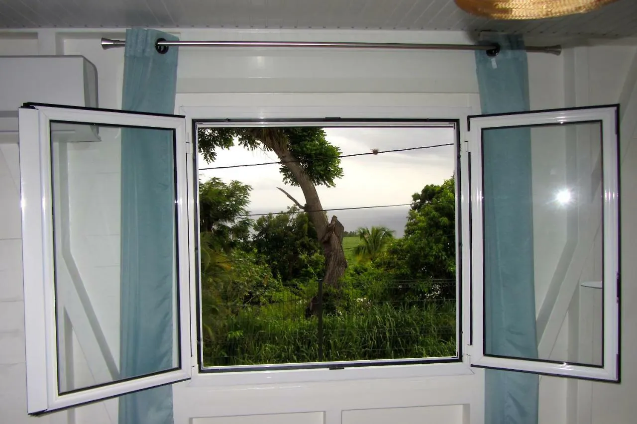 Or bleu-Bungalow volcan Soufriere-Vue sur mer Saint-Claude